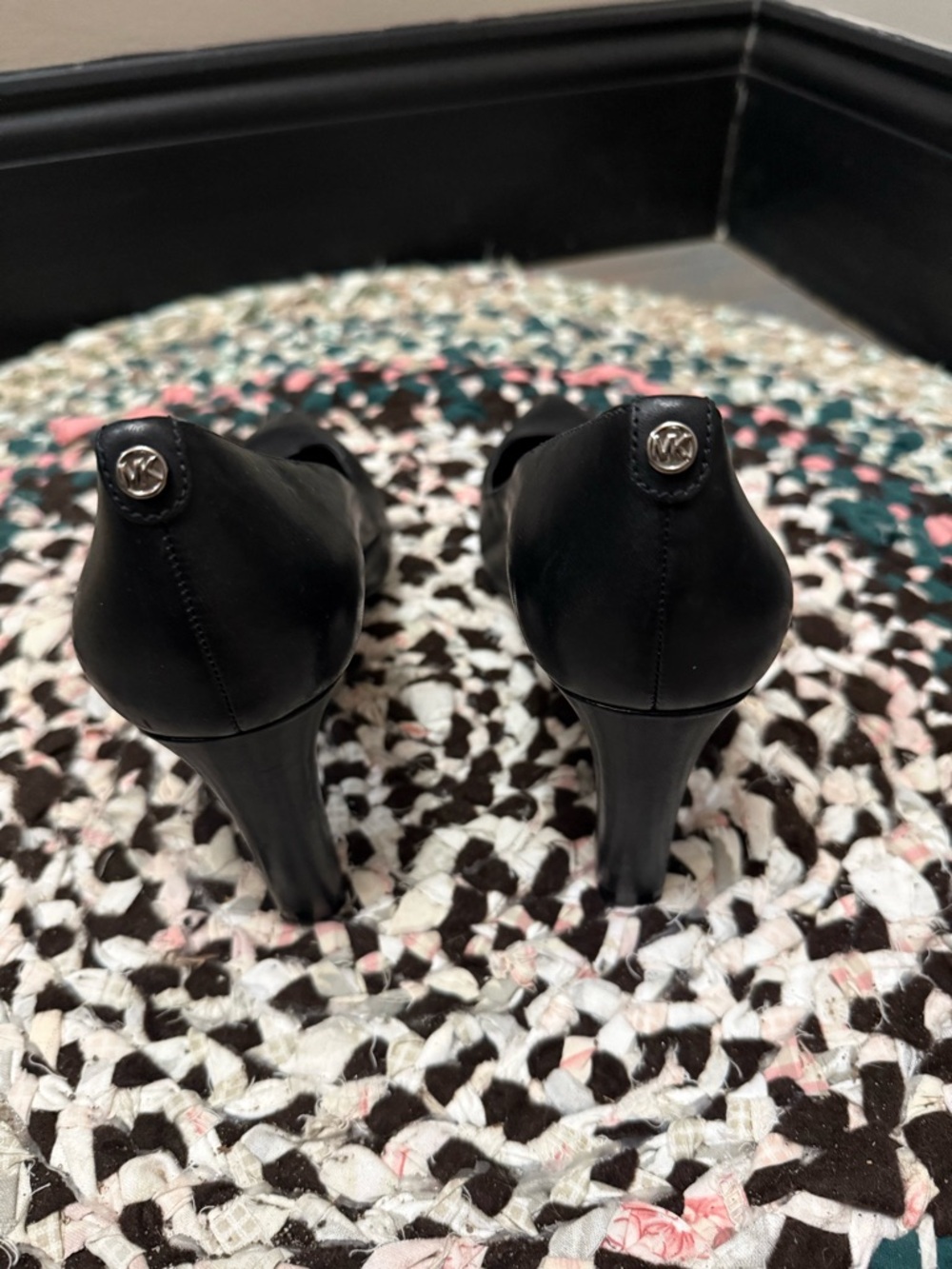 MICHAEL Michael Kors Black Pointed-Toe Leather Pumps - Picture 4 of 5